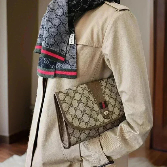 Sherry Line Brown PVC Clutch Bag - Picture 5 of 15